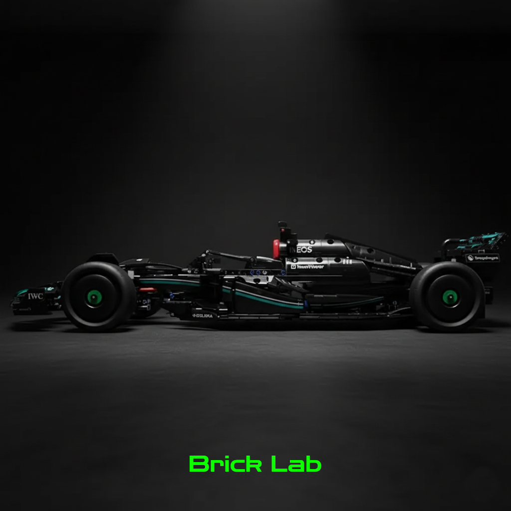 Modelo Mercedes-AMG W14 E de lado, réplica F1 em blocos de montar