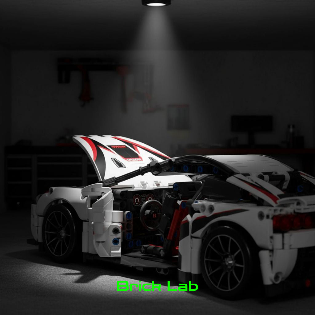 Nissan GT-R Nismo com vista diagonal transeira, porta e capô abertos